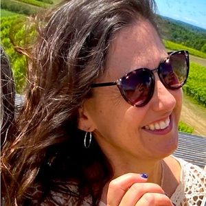 Meet your Posher, Bobbie